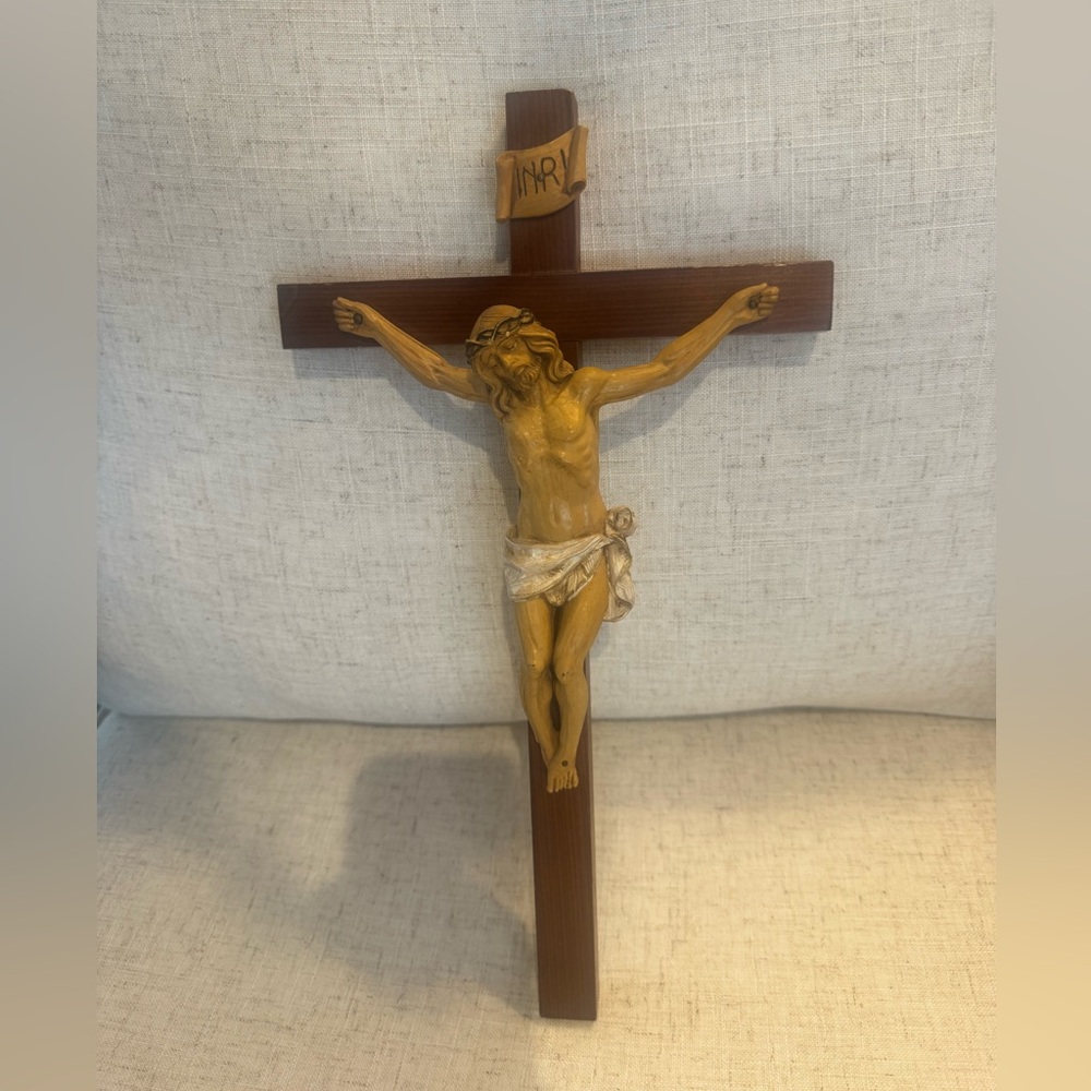 Wooden Crucifix with Jesus - Picture 10 of 10